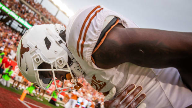 Texas running back CJ Baxter (4) takes a bow after scoring the game-winning touchdown in the fourth quarter of the Longhorn's game against the Houston Cougars at TDECU Stadium in Houston
